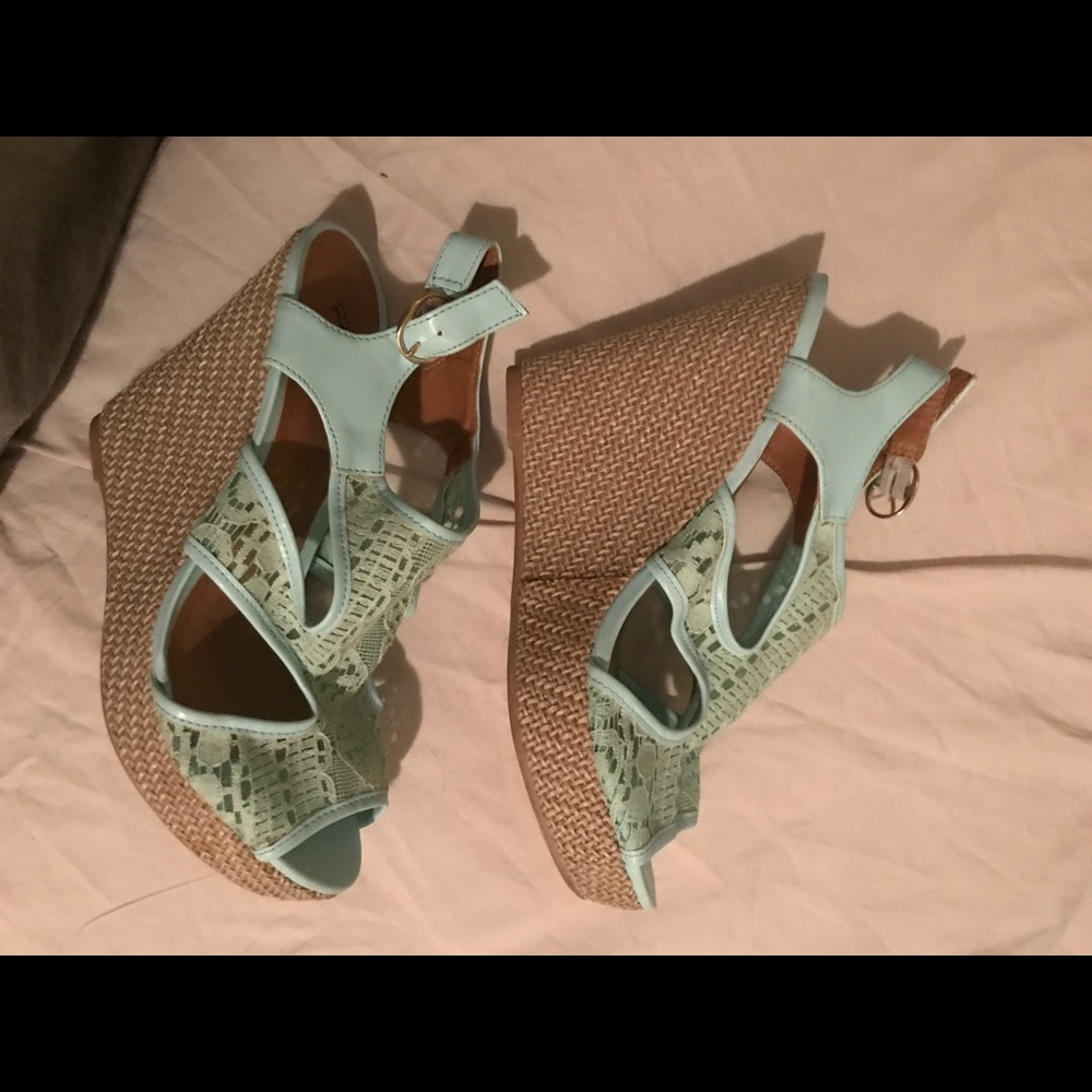 Teal Wedged size 7.5